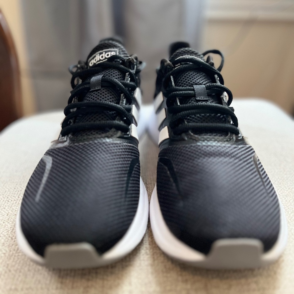 Adidas cloudfoam shoe size 8.5 black white